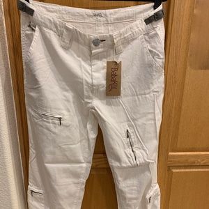 NWT White BABAKUL Capri Pants LG w cargo zippers